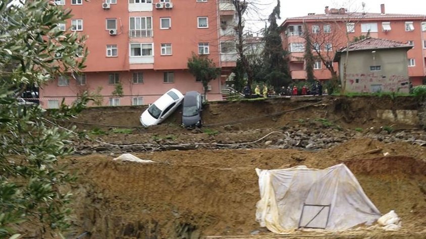 Kadıköy'de toprak kayması