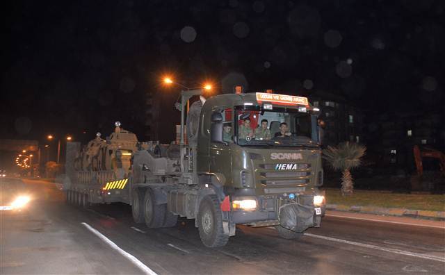 Afrin'e askeri sevkiyat: Özel komando birlikleri gönderiliyor