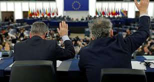 Avrupa Parlamentosu AB Komisyonu Başkanlığına dışarıdan bir kişinin getirilmesinin önünü kapattı