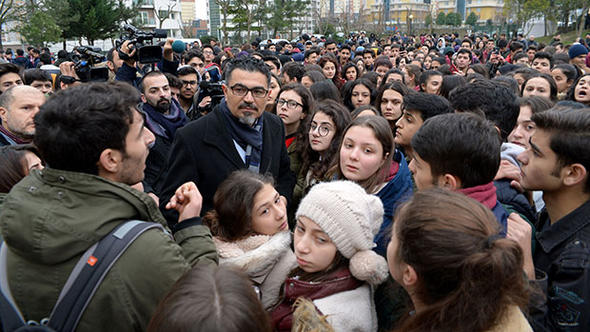 İstanbul'da lisede istismar skandalı: Öğrenci ve veliler ayağa kalktı
