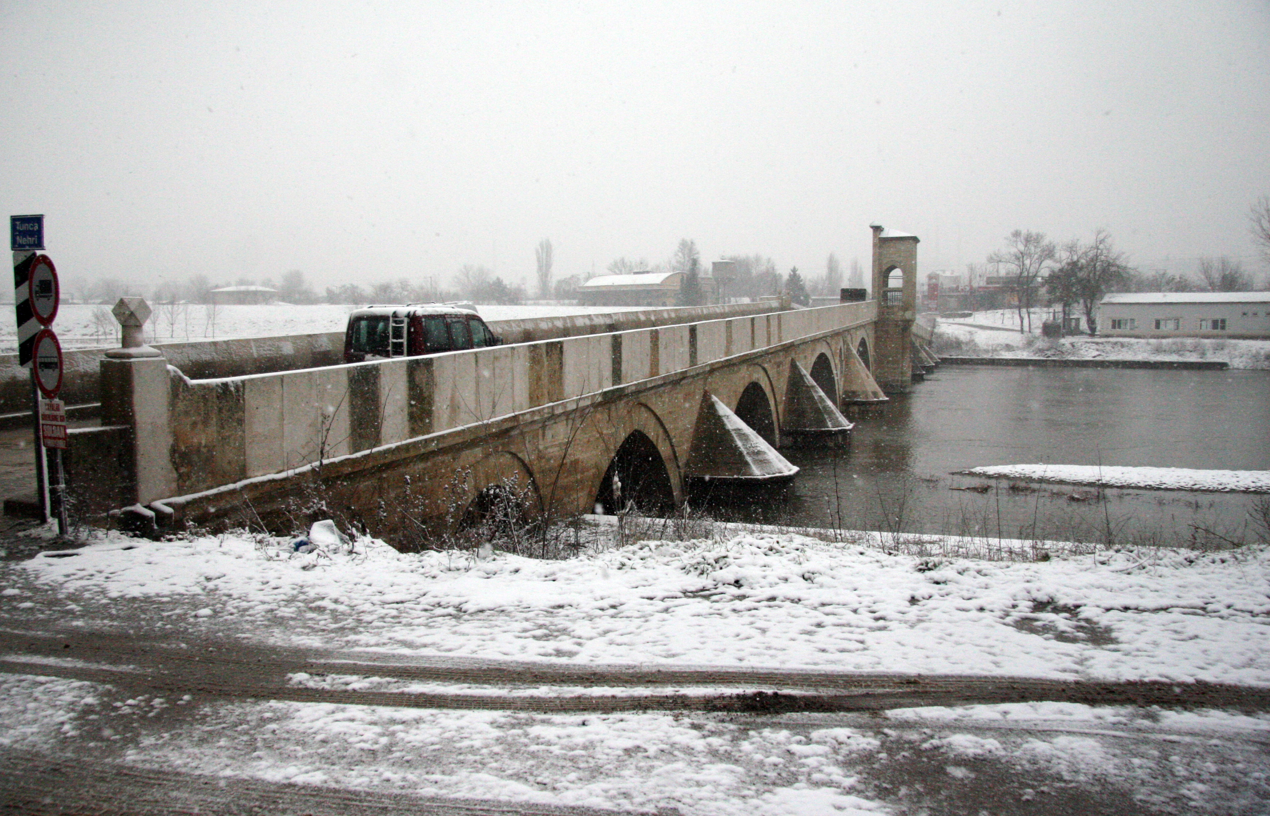 Edirne'de kar yağışı başladı