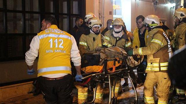 Beyoğlu'nda yangın: 3 ağır 6 kişi yaralı