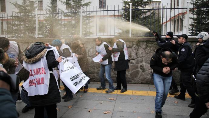 Ankara'da kamu emekçilerine polis saldırısı: Çok sayıda gözaltı var