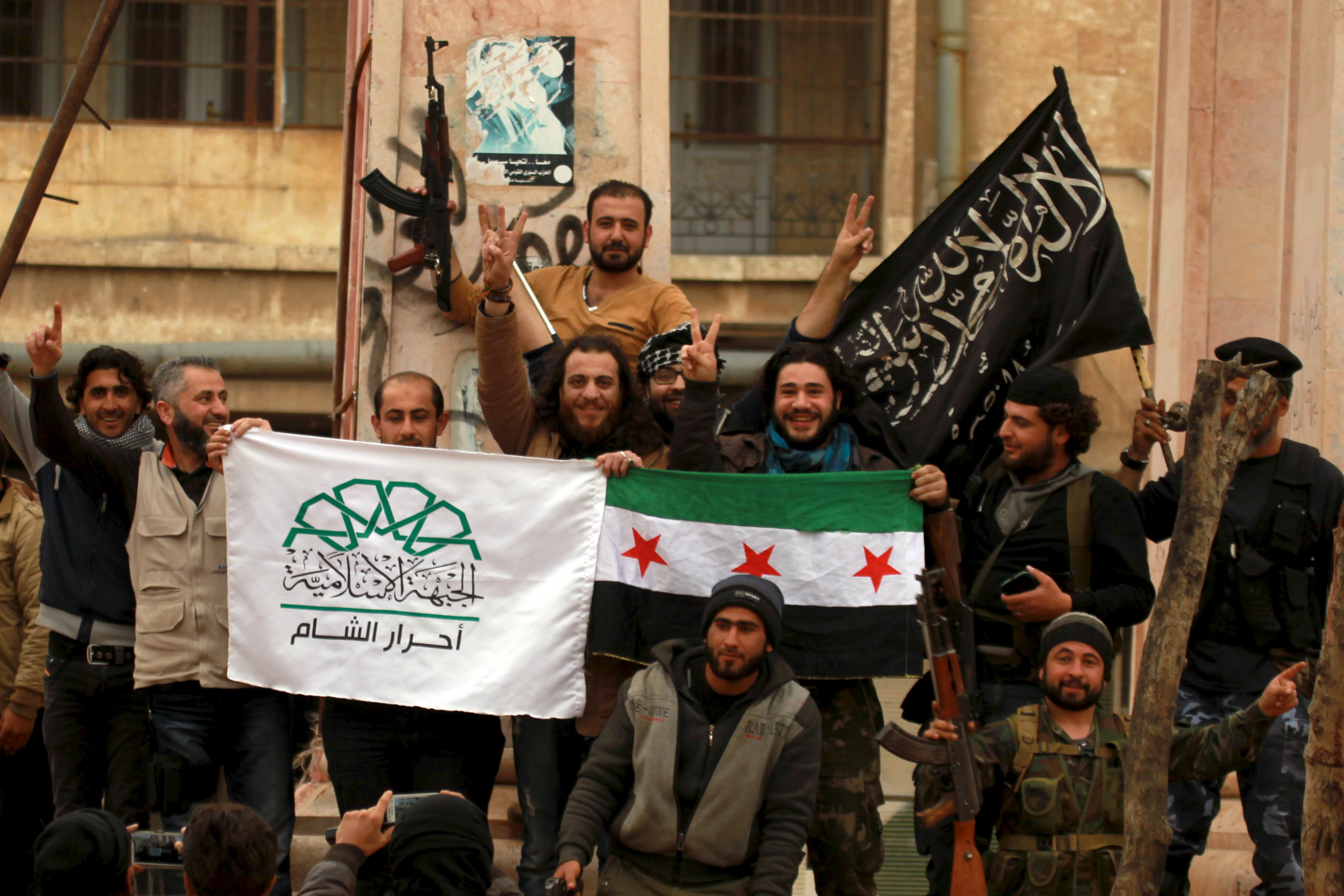 Bahçeli, ÖSO'yu savundu: ÖSO Suriyelilerin zulüm karşısında oluşturdukları vatan savunmasının bayrağını taşımaktadır