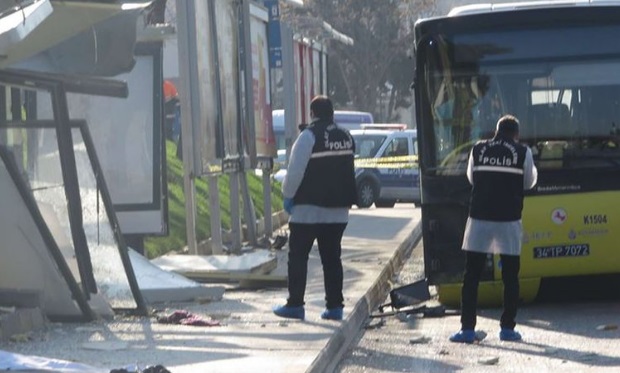 Üsküdar'da otobüs durağa girdi: Ölü ve yaralılar var