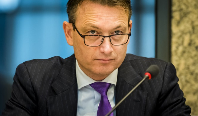 Hollanda Dışişleri Bakanı yalan söylediği ortaya çıkınca istifa etti