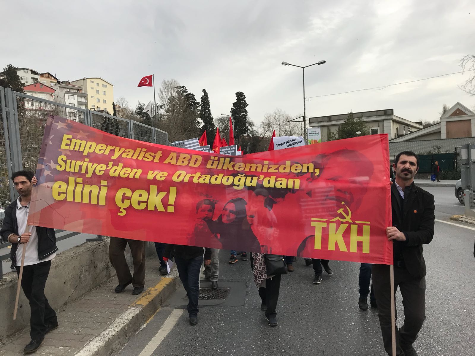 Komünistler, ABD'nin Suriye'yi bölme planlarına karşı sokağa çıktı