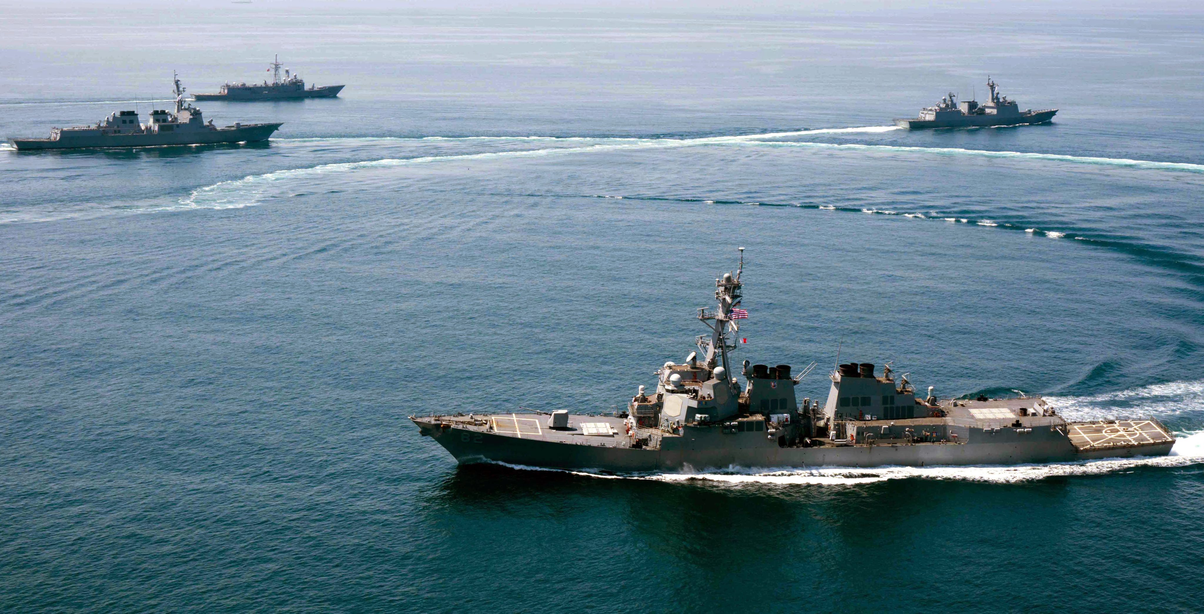 Güney Çin Denizi'nde tansiyon yükseldi: ABD ve Çin donanmaları karşı karşıya