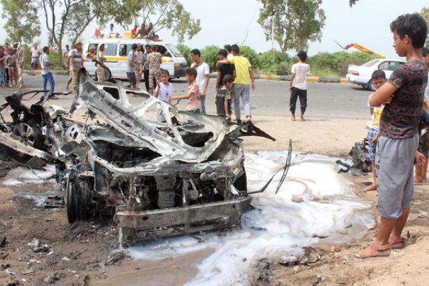Aden'de bombalı araç saldırısı: 4 ölü
