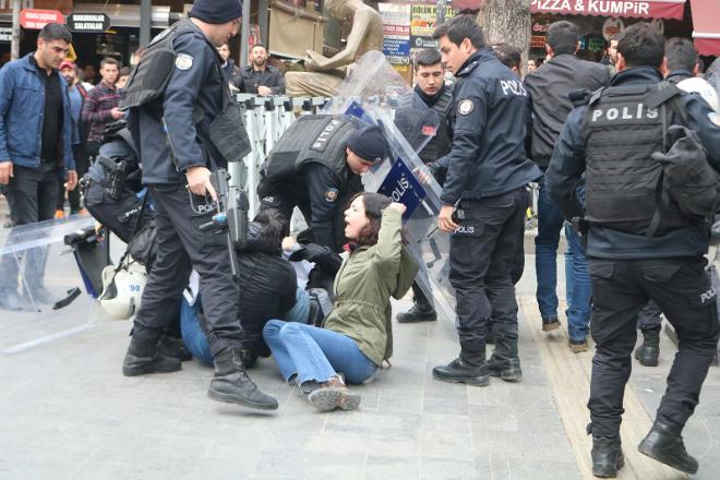 Ankara’daki Berkin Elvan anmasına polis saldırısı: 4 gözaltı