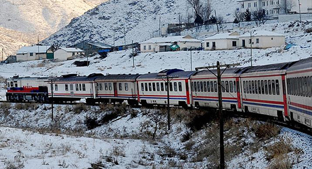 Bakan Uraloğlu, yeni turistik tren seferlerini ve fiyatlarını açıkladı