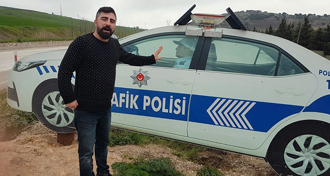Maketi gerçek polis aracı sandı, ceza yememek için 1.5 saat bekledi