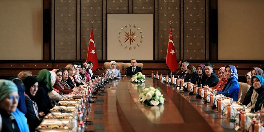 Erdoğan çifti 'Yalan Konvoyu' ile buluştu