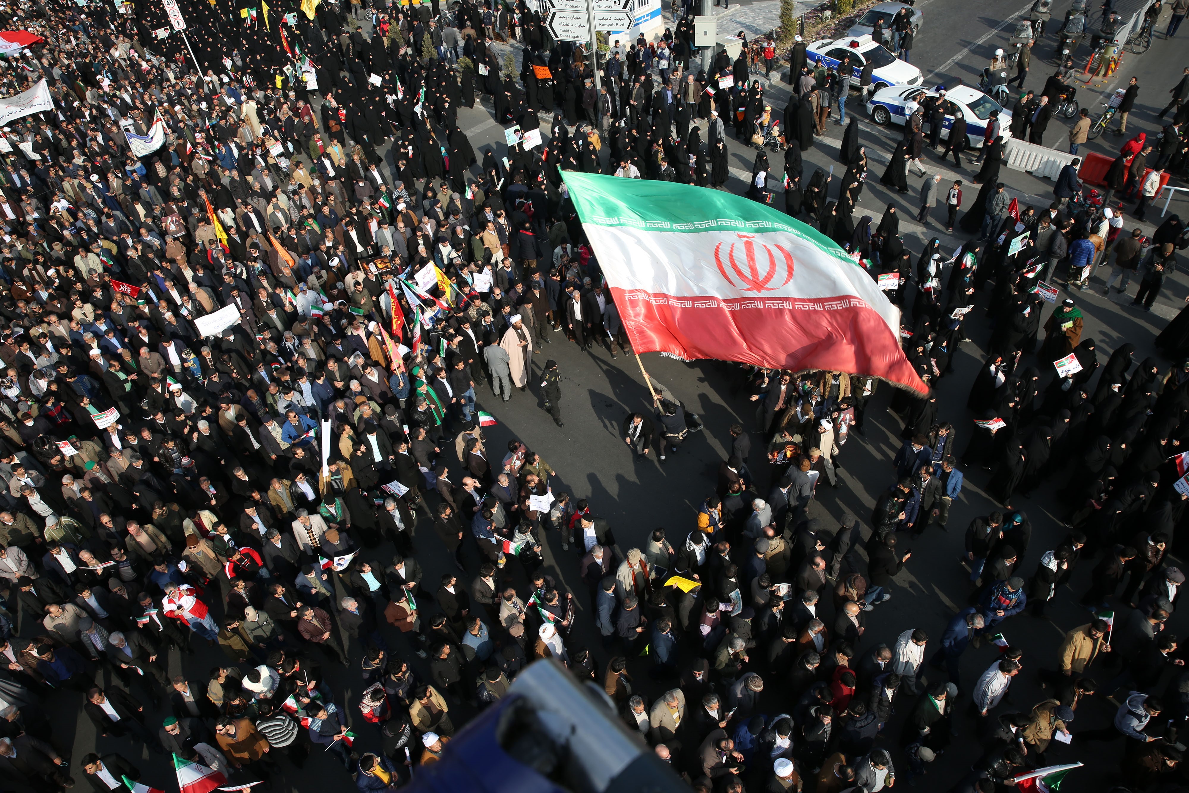 İran'dan, '10-15 yıl içinde savaşabiliriz' diyen Prens Selman'a yanıt: Küstahça