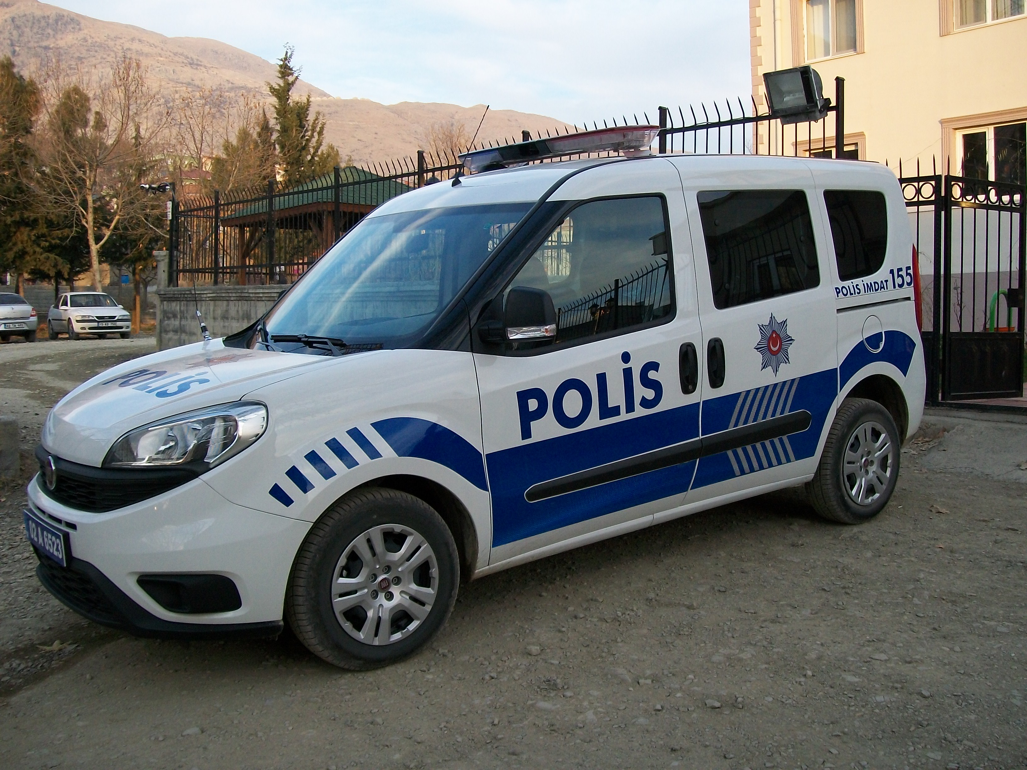 Yeni Türkiye'den manzara: Polis otosunda fuhuş