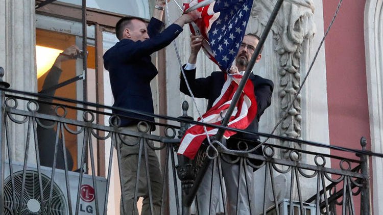 Rusya'da ABD Başkonsolosluğu binasındaki bayrak söküldü