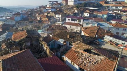 Manisa'daki depremde 687 bina hasar aldı
