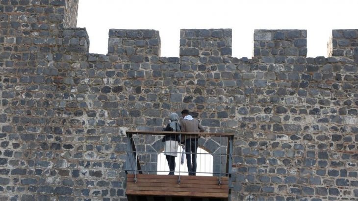 'Millet Bahçesi' talanı: UNESCO korumasındaki 7 bin yıllık sura balkon yapıldı