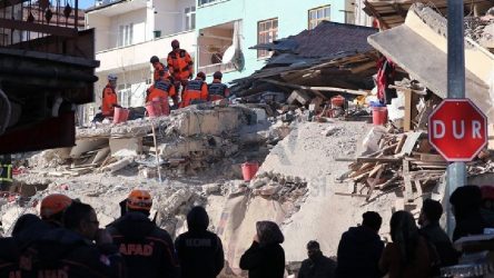 Depremde 4 kişinin daha cansız bedenine ulaşıldı