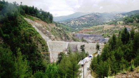 Isparta Sütçüler'de uyarılara rağmen inşa edilen baraj çatladı: Zehir saçıyor