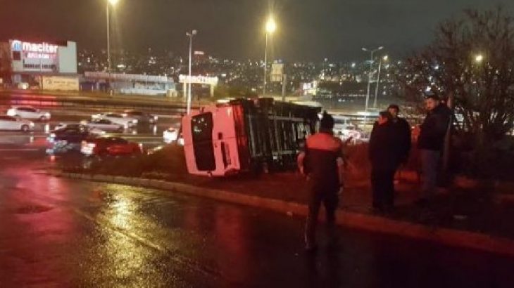 İstanbul Esenyurt'ta işçi servisi devrildi: 6 yaralı