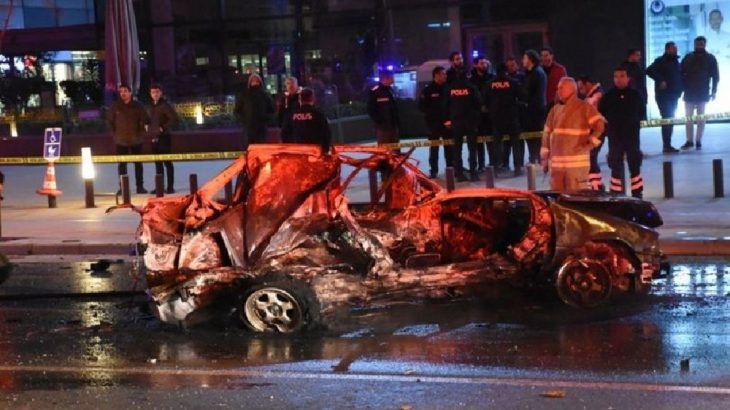 İzmir Balçova'da feci kaza: 2 ölü, 1 yaralı