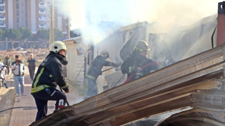 Antalya'da işçilerin kaldığı konteynerde yangın