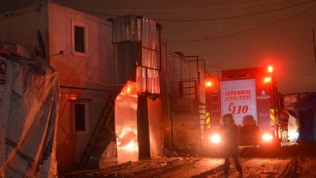 Sultangazi'de işçi konteynerinde çıkan yangında 1 işçi yanarak can verdi