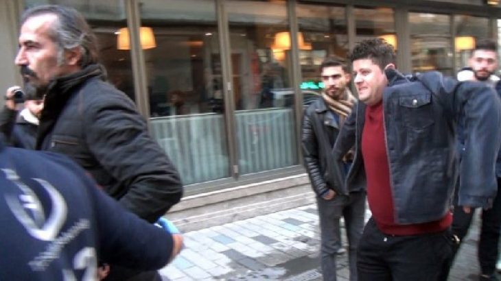 Taksim'de turistler birbirine girdi: 2 kişi bıçaklandı