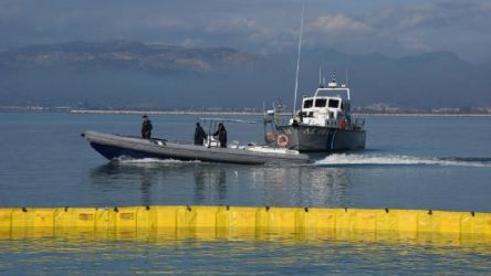 Yunanistan deniz sınırını yüzer bariyerle kapatacak