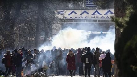 Yunanistan: Sınırdaki 4 bin kişiyi geri çevirdik