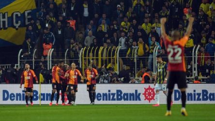 Kadıköy'de seri bitti: 4 gol, 12 kart