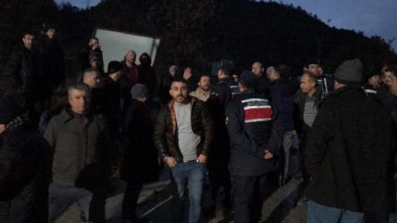125 maden işçisi, işten çıkarılan arkadaşlarına destek için greve başladı