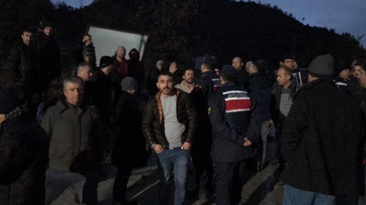 125 maden işçisi, işten çıkarılan arkadaşlarına destek için greve başladı