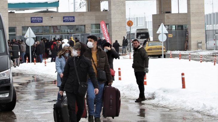 Irak, koronavirüs nedeniyle İran vatandaşlarının ülkeye girişini yasakladı
