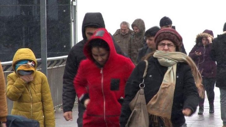 İstanbul'da kar başladı: Örtü oluşturacak
