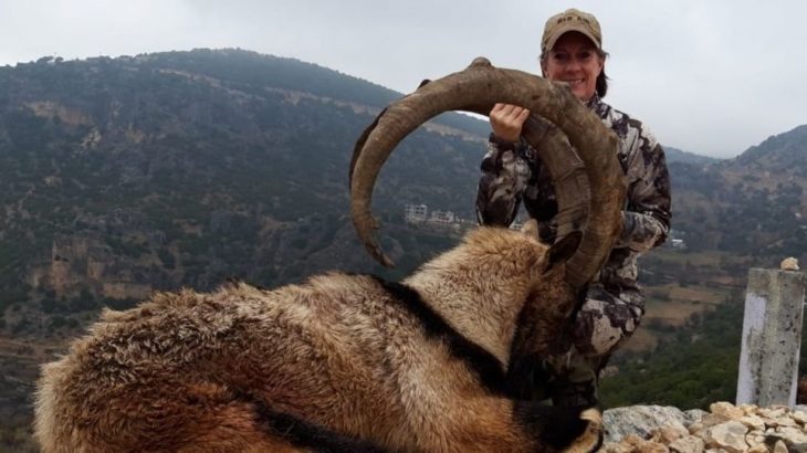 ABD'li avcıya izin verildi, Adıyaman'da 130 santim boynuzlu dağ keçisini avladı