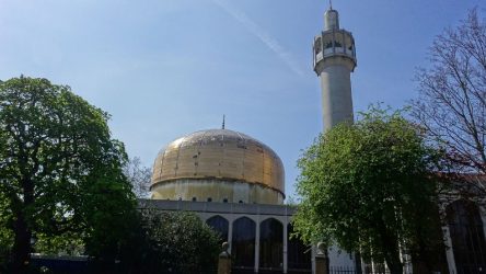 Londra’da bir camiye saldırı düzenlendi
