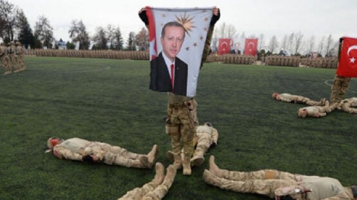 Askeri mezuniyet töreninde Erdoğan'ın posteri!