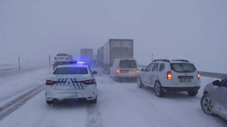 Malatya Sivas karayolu tipi ve kar nedeniyle ulaşıma kapandı