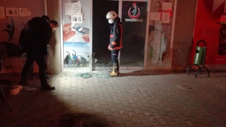 Mersin Tarsus’da sağlık merkezine molotoflu saldırı
