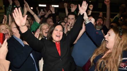 İrlanda'da seçimlerin galibi Sinn Fein oldu