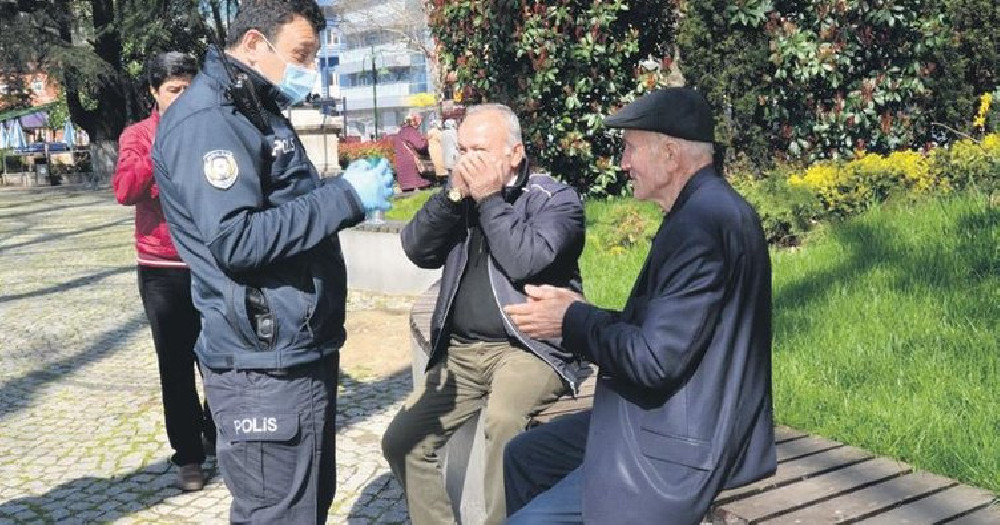 "65 yaş üstüne hafta sonu sokağa çıkma izni geliyor"