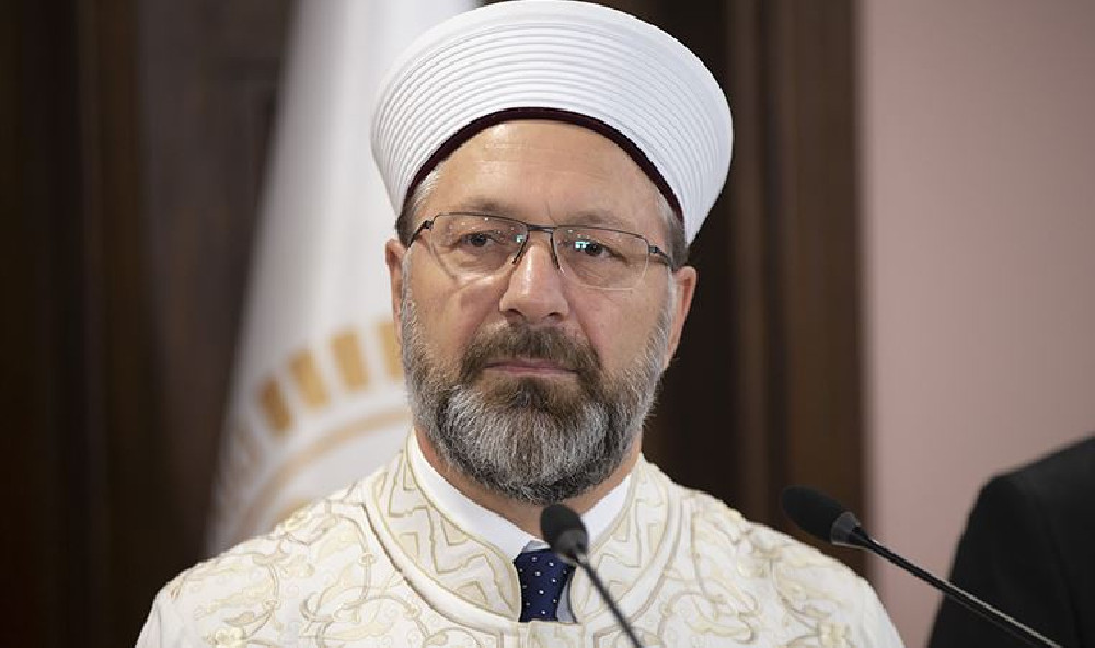 İki ay önce çekilen fotoğrafı paylaşıp sordu: Ali Erbaş kimin evinde olduğunu biliyor mu?