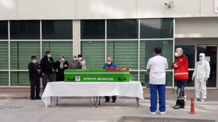 Balıkesir'de 35 yaşındaki hemşire, koronavirüsten hayatını kaybetti