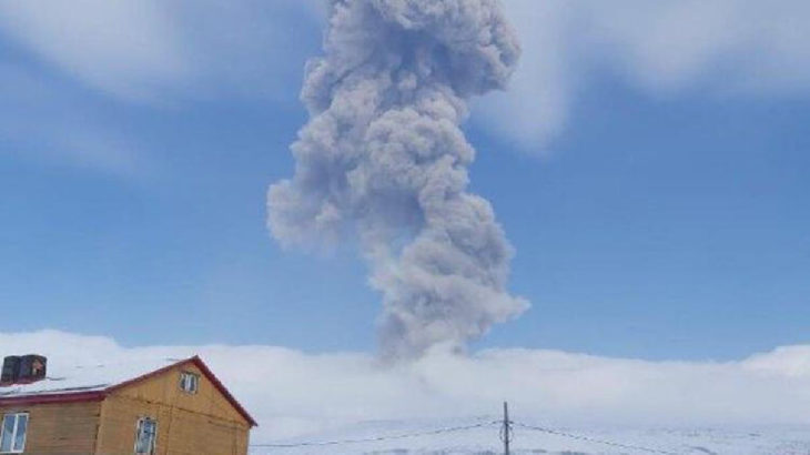 Rusya'da bir yanardağ faaliyete geçti