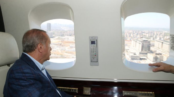 Erdoğan kurulacak hastane inşaatlarını havadan 'inceledi'