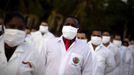 Küba koronavirüsle mücadele için Güney Afrika’ya 216 kişilik sağlık ekibi gönderdi