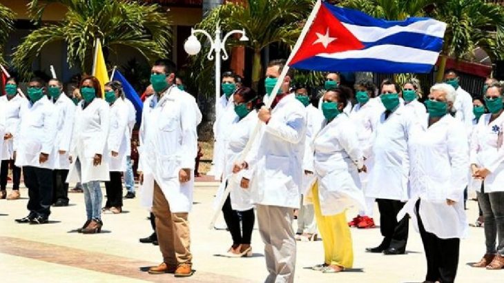 Küba koronavirüsle mücadele için Katar'a sağlık ekibi gönderdi