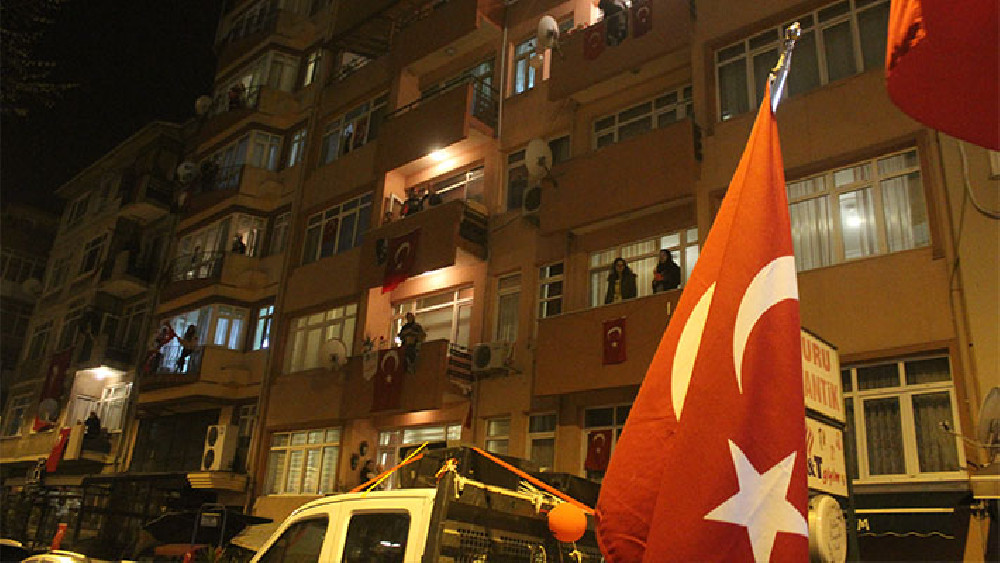 İstiklal Marşı’nı söylerken vuruldu